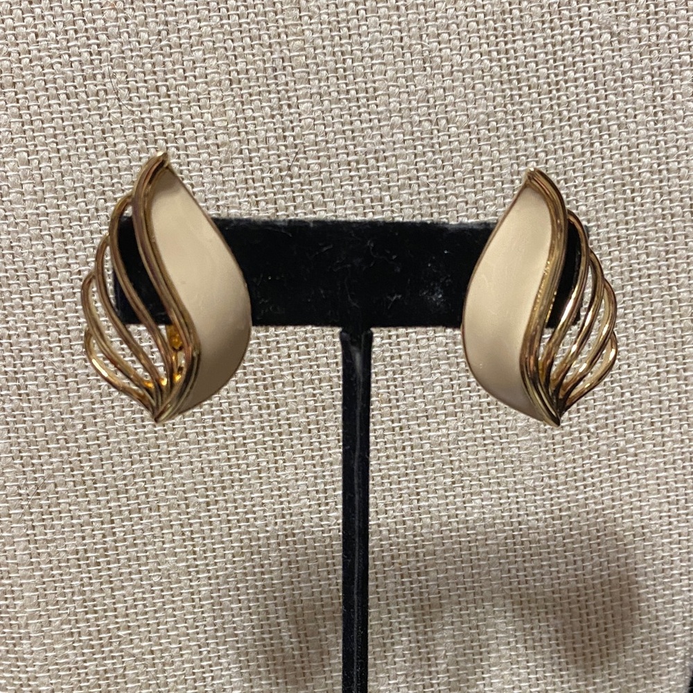 Monet Vintage Elegant Gold and Cream clip on Earrings